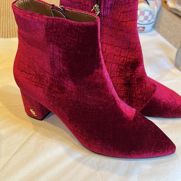 NWOT KURT GEIGER burlington burgundy velvet embossed booties size 37 euro/6.5 - Picture 5 of 13